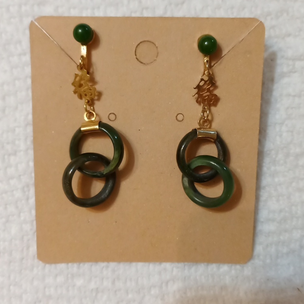 *3/$20* New Vintage Jade Gem Stone screw-on (clip) dangle earrings non-p…